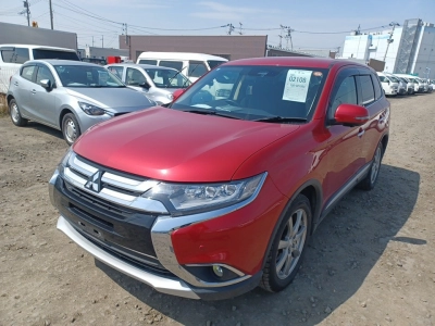 MITSUBISHI OUTLANDER — фото