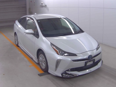 TOYOTA PRIUS — фото