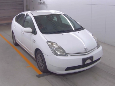 TOYOTA PRIUS — фото