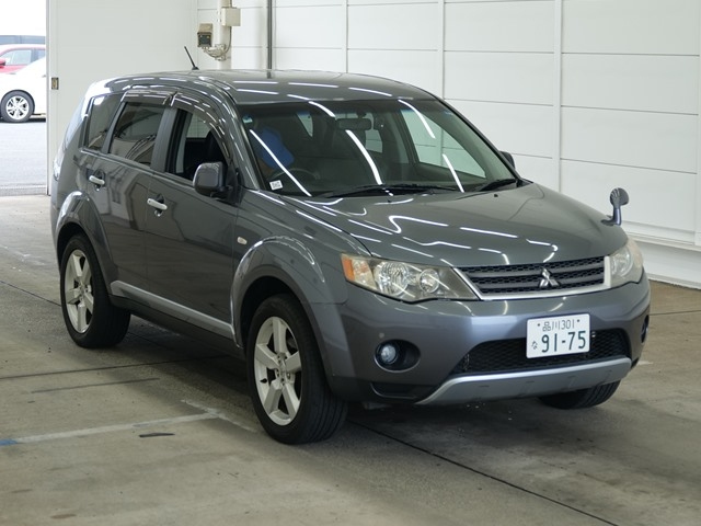 MITSUBISHI OUTLANDER — фото