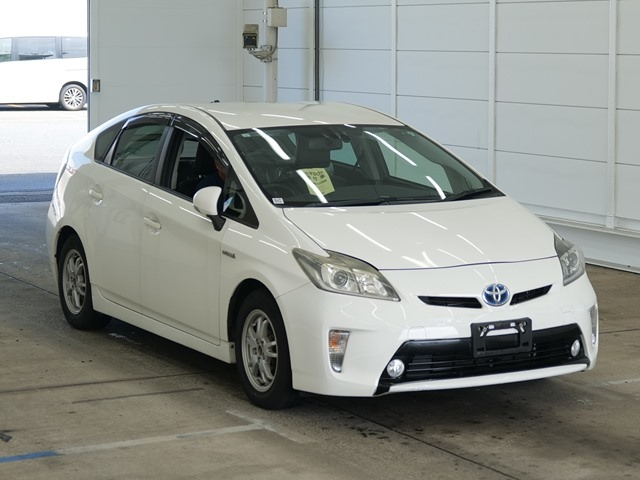 TOYOTA PRIUS — фото