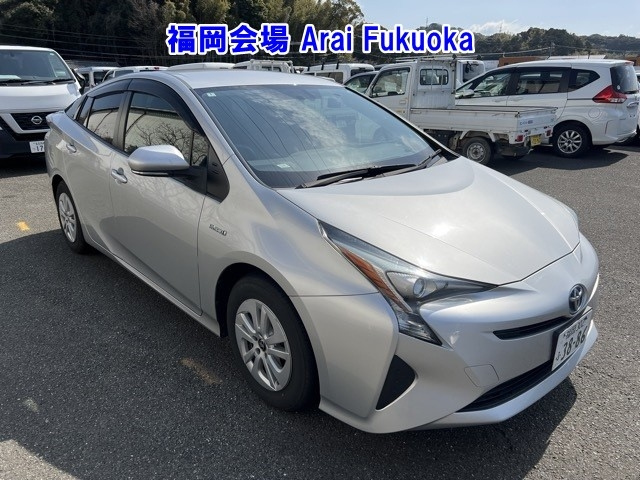 TOYOTA PRIUS — фото
