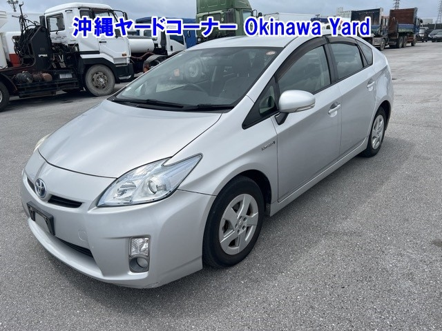 TOYOTA PRIUS — фото