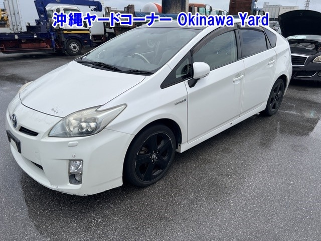 TOYOTA PRIUS — фото