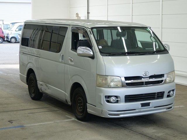 TOYOTA HIACE — фото