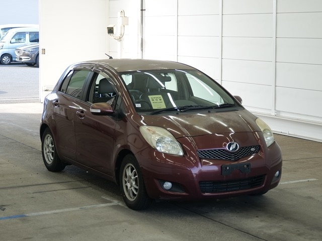 TOYOTA VITZ — фото