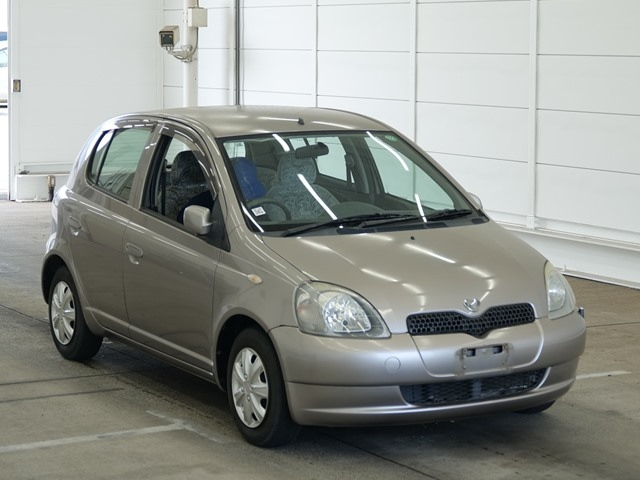 TOYOTA VITZ — фото