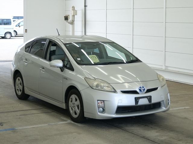 TOYOTA PRIUS — фото