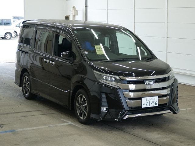 TOYOTA NOAH — фото