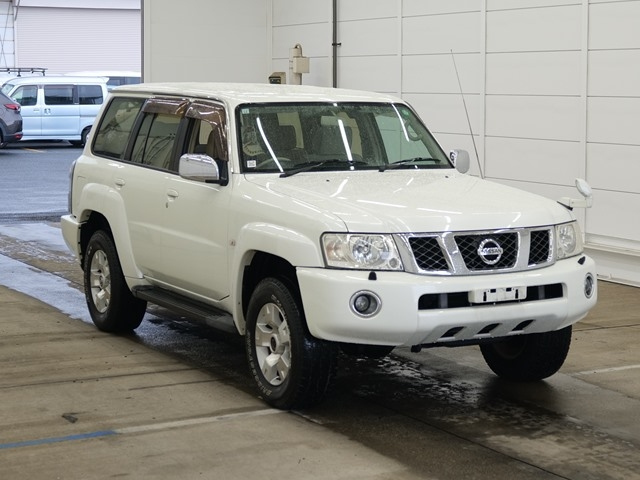 NISSAN SAFARI — фото