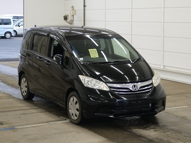 HONDA FREED — фото