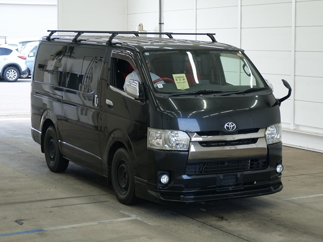 TOYOTA HIACE — фото