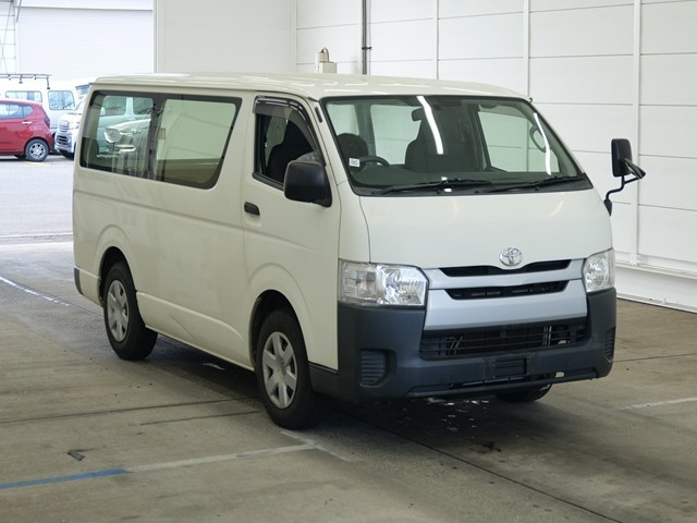TOYOTA HIACE — фото