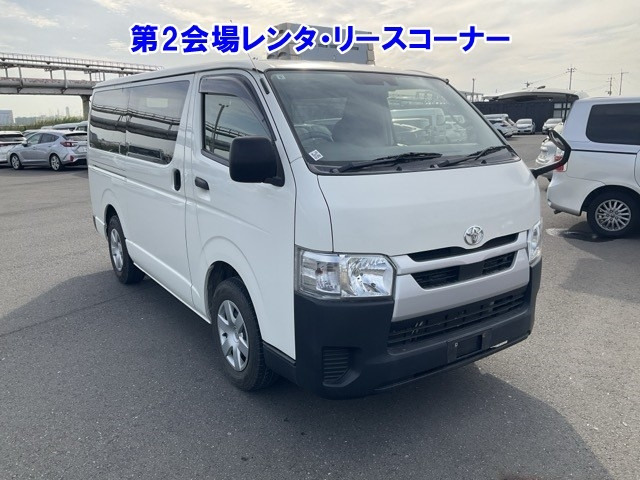 TOYOTA HIACE — фото