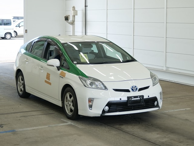 TOYOTA PRIUS — фото