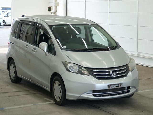HONDA FREED — фото