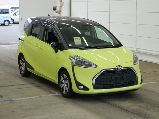 TOYOTA SIENTA — фото