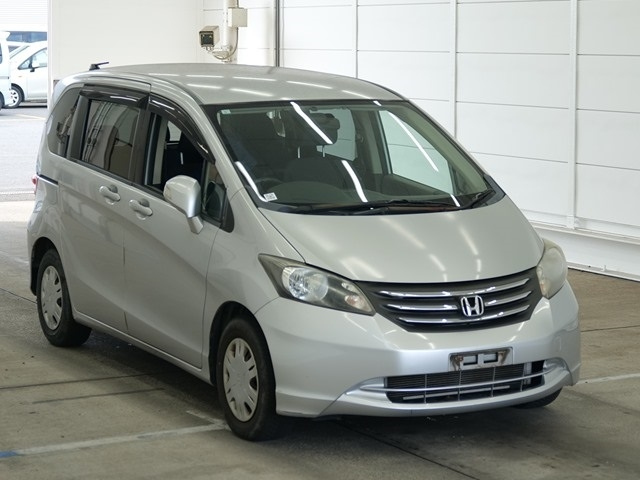 HONDA FREED — фото