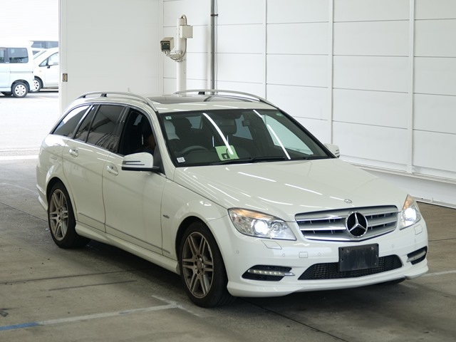 MERCEDES-BENZ C — фото