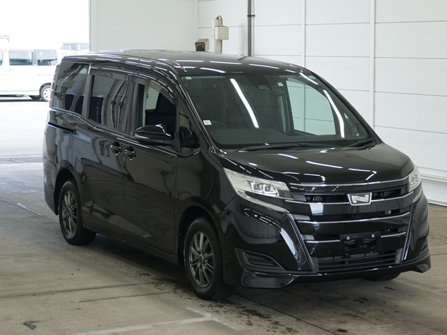 TOYOTA NOAH — фото