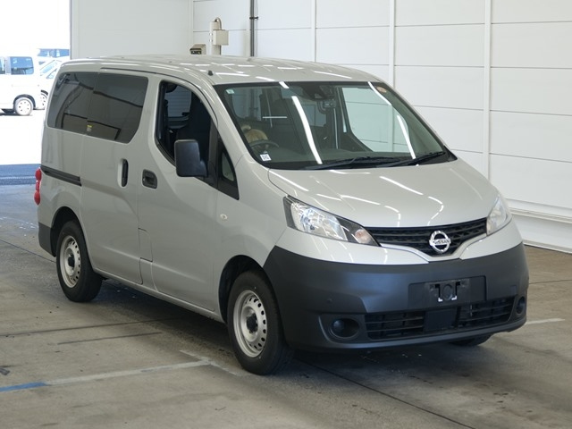 NISSAN NV200 — фото