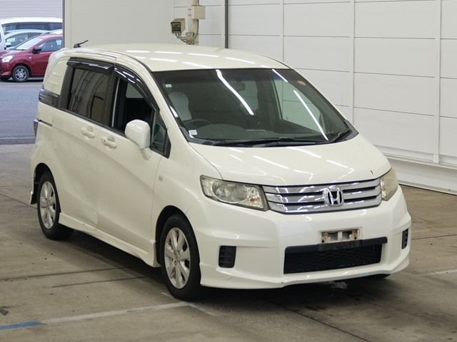 HONDA FREED — фото