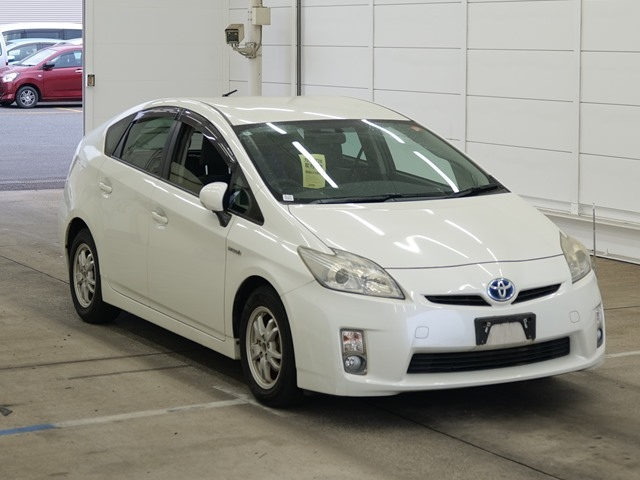 TOYOTA PRIUS — фото