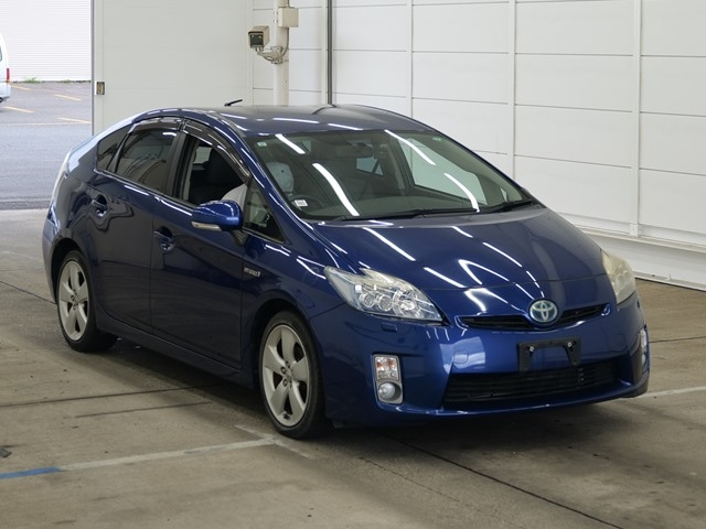 TOYOTA PRIUS — фото