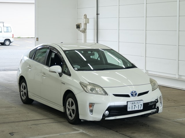 TOYOTA PRIUS — фото
