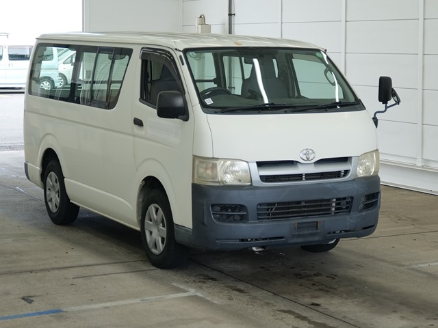 TOYOTA HIACE — фото