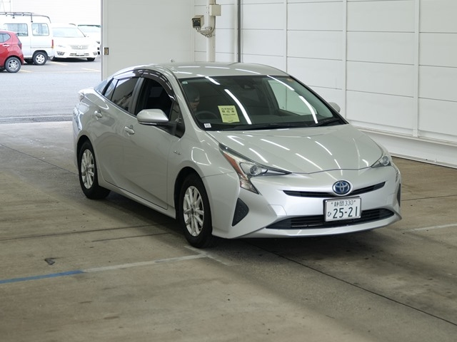 TOYOTA PRIUS — фото