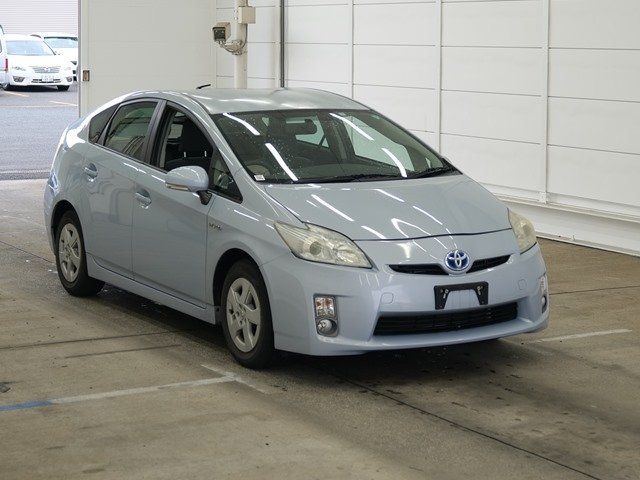 TOYOTA PRIUS — фото