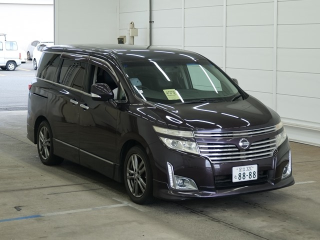 NISSAN ELGRAND — фото
