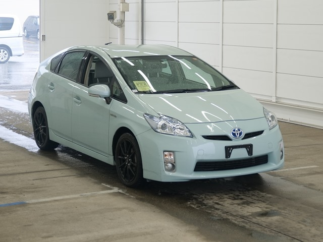 TOYOTA PRIUS — фото