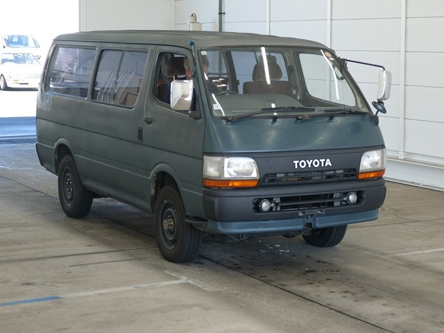 TOYOTA HIACE — фото