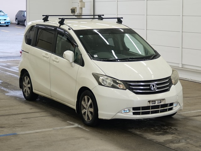 HONDA FREED — фото
