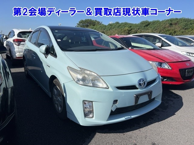 TOYOTA PRIUS — фото
