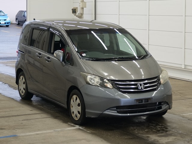 HONDA FREED — фото