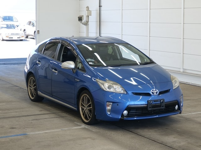 TOYOTA PRIUS — фото