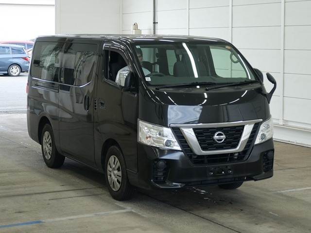 NISSAN CARAVAN — фото