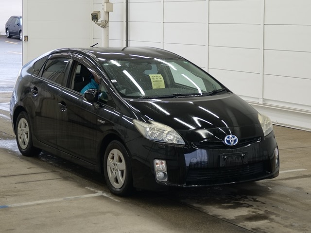 TOYOTA PRIUS — фото