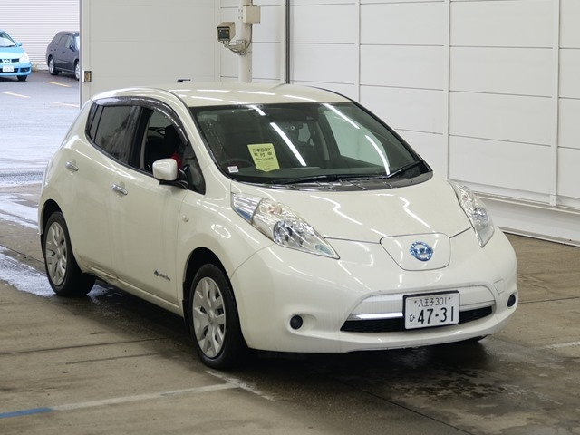 NISSAN LEAF — фото