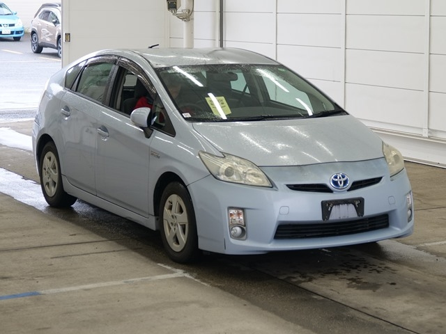 TOYOTA PRIUS — фото