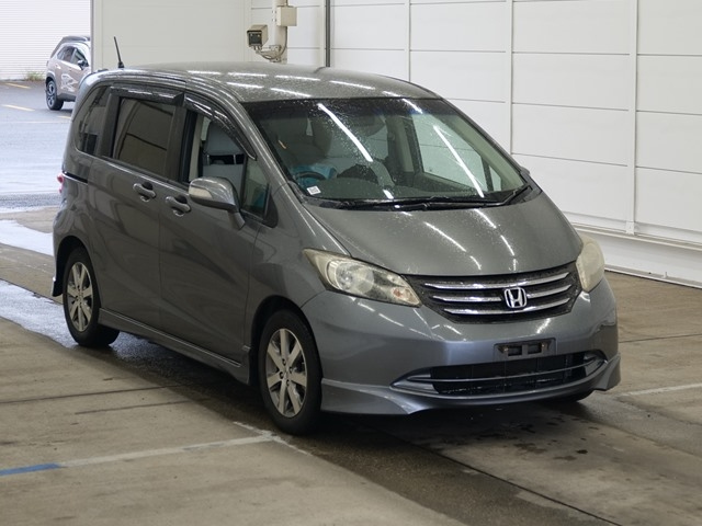 HONDA FREED — фото