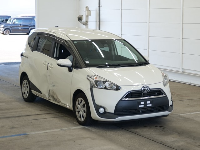 TOYOTA SIENTA — фото