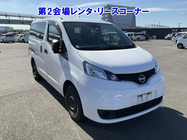 NISSAN NV200