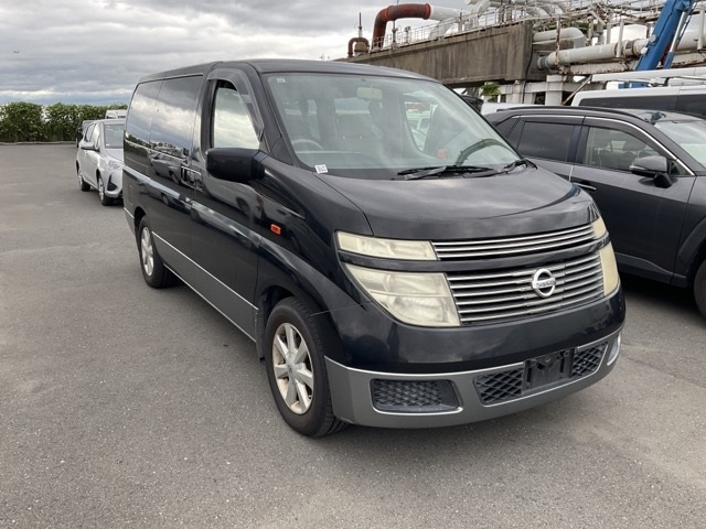 NISSAN ELGRAND — фото