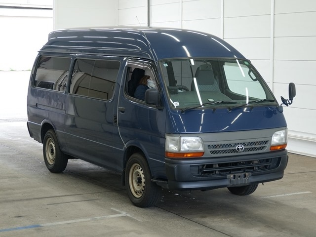 TOYOTA HIACE — фото