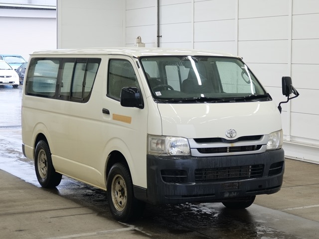 TOYOTA HIACE — фото