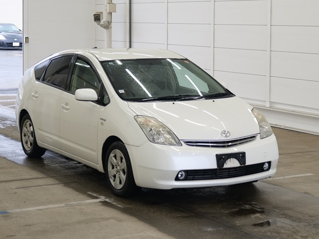 TOYOTA PRIUS — фото